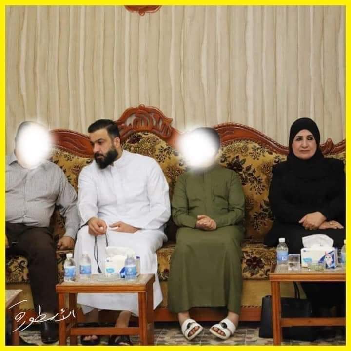 شاب من الرمادي يحب فتاة وتقدم لخطبتها أكثر من مرة وفي كل مرة يرفضونه فقرر الاتصال #بمحمد_الكربولي 
وطلب منه التدخل لإقناع أهلها 
فقام الكربولي باصطحابه وتوجها إلى بيت أهل الفتاه، والد الفتاة استقبلهم بشكل ودي #ورفضهم مرة أخرى 😌😇
#اليسا_في_بغداد
#سمير_صبيح 
#كم_مره_خطبت_وانكرشت