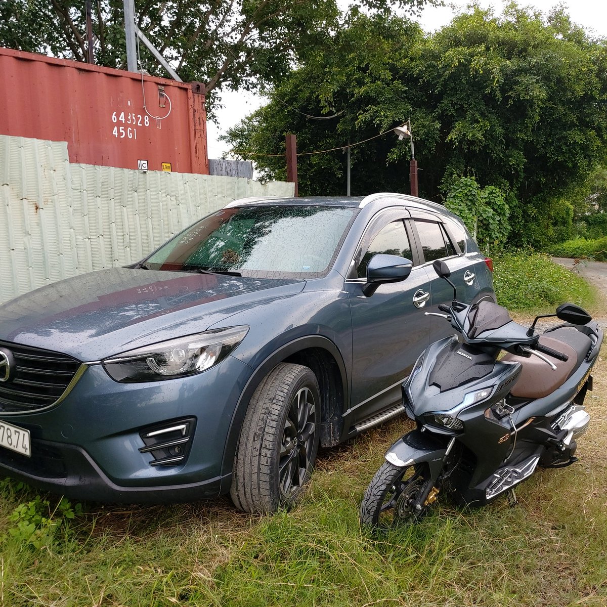 xuandinh0909's tweet photo. Con nhà Tông không giống cánh cũng giống da 😛😛
#tranxuandinh #baohiemruiro #carsedan #motorbike #insurancecar #insurancemotor #Honda https://t.co/cQoSWUoTlh