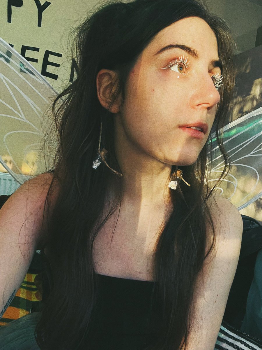 doddleoddle's tweet photo. tired tooth fairy https://t.co/YqVUhY0VOX
