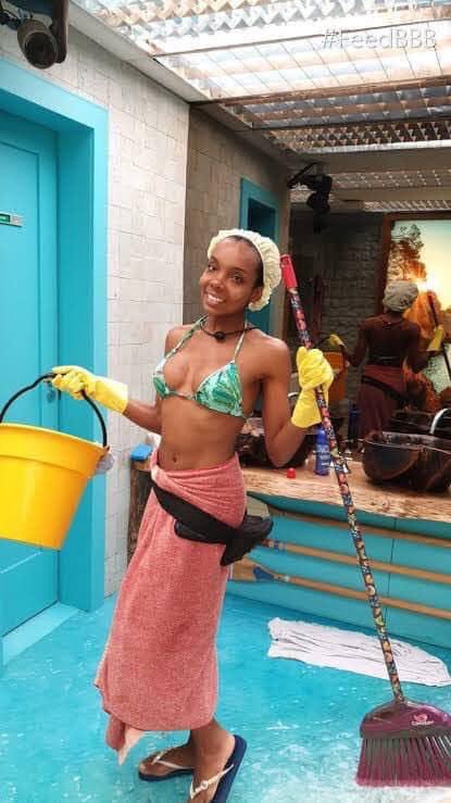myl3nalima's tweet photo. WhatsApp e instagram caiu foi? E vamos de arrumar a casa então https://t.co/PCoVTtVAAP