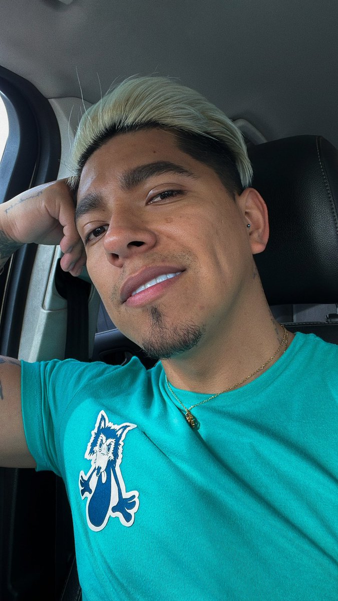 kaigoldboy's tweet photo. ONLY SMILE 😀 #viernesdelabios #venami #onlysmile https://t.co/k5rPhtmctW
