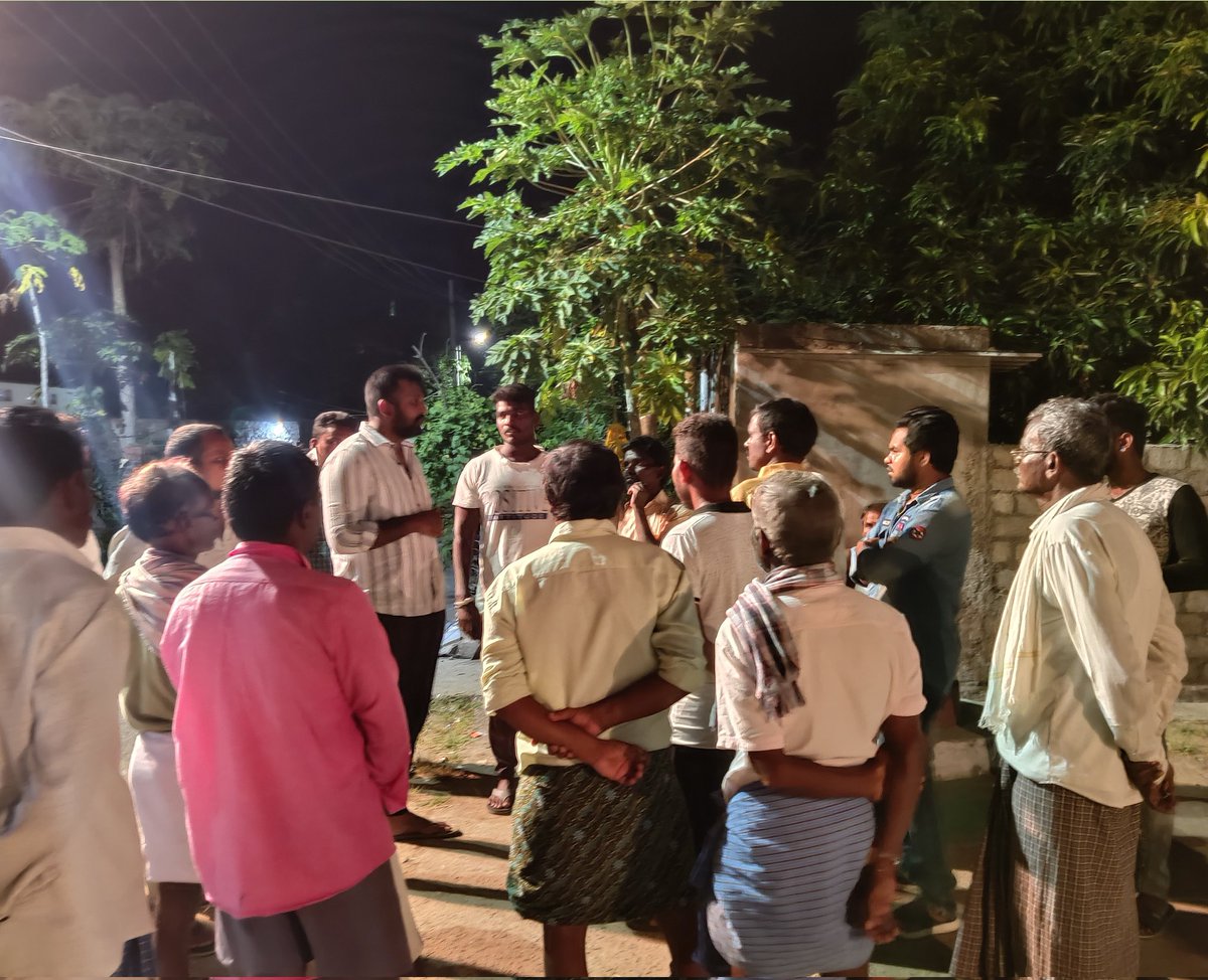 Krishank_BRS's tweet photo. చిన్న గ్రూప్ కదా అని తక్కువ అంచనా వేయ్యోద్దు. ప్రతీ ఒక్కరితో మాట్లాడుతున్నాం, 
ఇంకా 5 రోజులు ప్రచారం మాత్రమే....
గ్రౌండ్ సెట్ అయింది,
సోషల్ మీడియా, మీరు కూడా రెడీ గా ఉన్నరు కదా ?

#HuzurabadWithTRS https://t.co/Y7UYQv1NFi