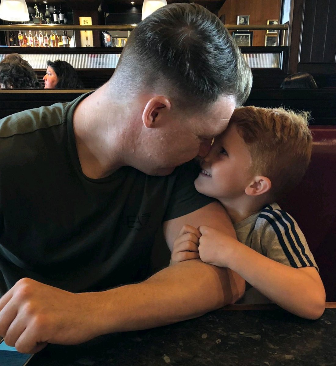 This amazing boy is Tommy, with his dad Wayne who died aged just 38 at St Clare Hospice a year ago. Tommy is such a superstar, and is cycling from Harlow to London this Sunday in memory of his hero, his daddy. To sponsor this incredible young man go here - justgiving.com/fundraising/le…