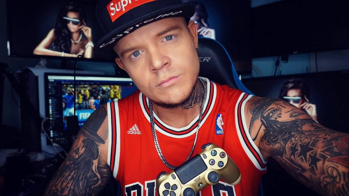 Mr. Chow tweet media