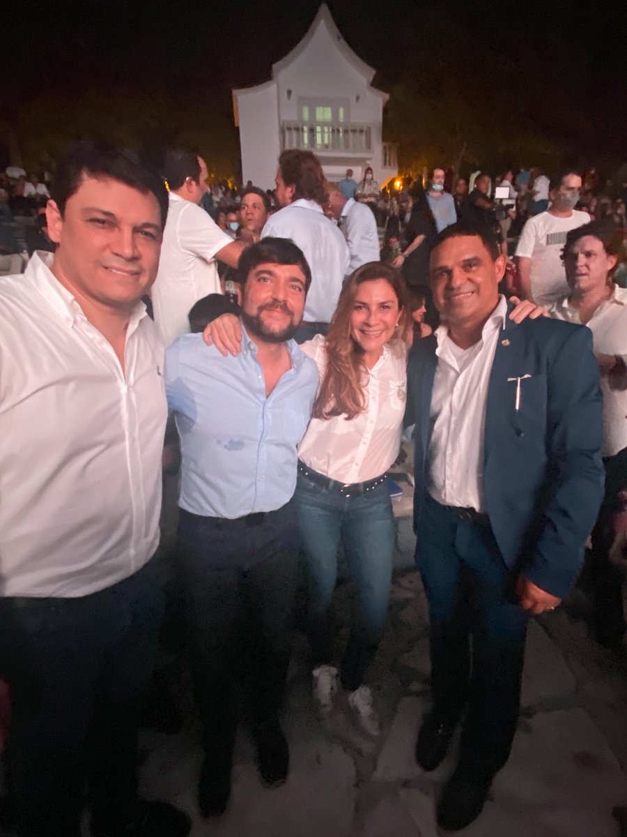 Sadoky Duarte Suarez (@sadoky_s) on Twitter photo En el intercambio cultural organizado por el ayuntamiento del Distrito Nacional y la embajada de Colombia, en compañía de la Alcaldesa <a href="/CarolinaMejiaG/">CarolinaMejiaG</a>, embajador de Colombia Daniel Cabrales y el síndico de Barranquilla. Gracias por permitirme compartir con ustedes. En el intercambio cultural organizado por el ayuntamiento del Distrito Nacional y la embajada de Colombia, en compañía de la Alcaldesa <a href="/CarolinaMejiaG/">CarolinaMejiaG</a>, embajador de Colombia Daniel Cabrales y el síndico de Barranquilla. Gracias por permitirme compartir con ustedes.