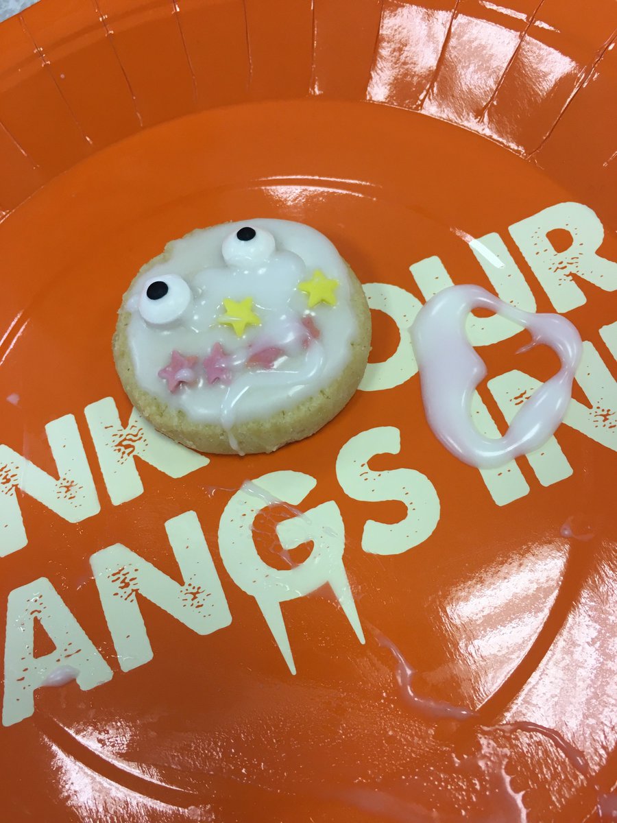 ChilternY6's tweet photo. A fantastic day was had by all on our Fall Fun Friday to celebrate the end of our 1st half-term and the season’s festivities.  Cookie decorating, design a pumpkin competition and lots more. Wishing everyone a great week ahead and we’ll see you soon!
@ChilternSch https://t.co/WcnHMOhBg9