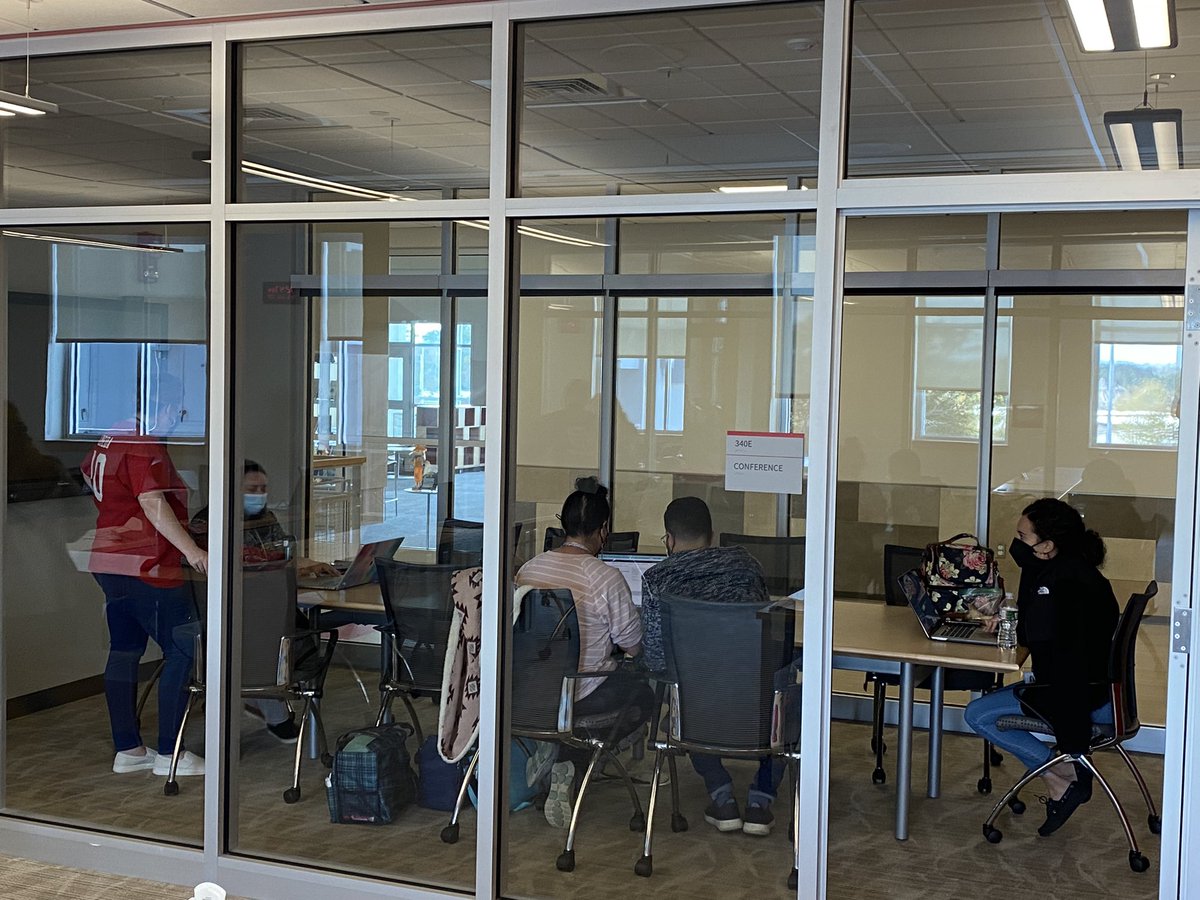There’s a lot of collaboration happening among WL teachers. Our new building definitely provides us an amazing space in which to do so. #towniepride <a href="/TobyGibbons2/">Toby Gibbons</a>