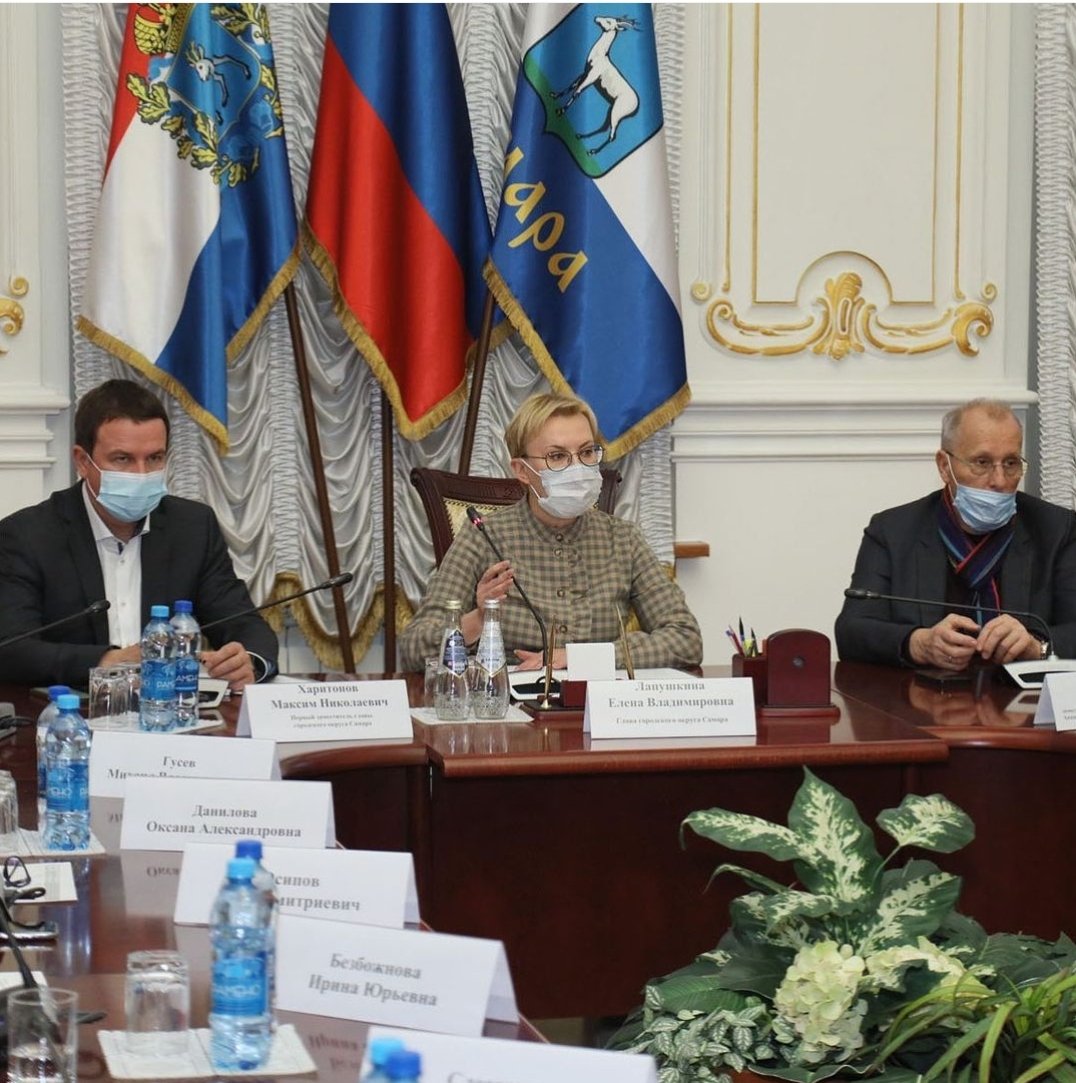 samara_in's tweet photo. Глава Самары Елена Лапушкина: Я убедительно прошу вас в эти дни остаться дома.

С 25 октября по 7 ноября в Самарской области в связи с ростом числа заболевших коронавирусной инфекцией вводится режим нерабочих дней. 

https://t.co/BI6dPhJ365 https://t.co/WB6jcl5qVw