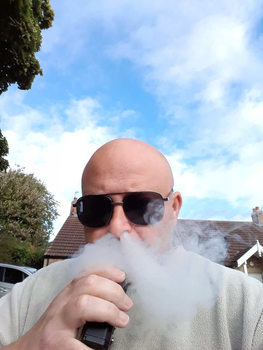 Catching clouds and the last few Ray's of sun today with the sigelei chronus baby and some blueberry donut #vaperuk #vapefamily #vapeon #vaping #vapinguk #Ukvape #ukvapers #ukvapes #vapelove #vaporizer #vapeproducts #eliquiduk #eliquid #vapejuice #vapelove