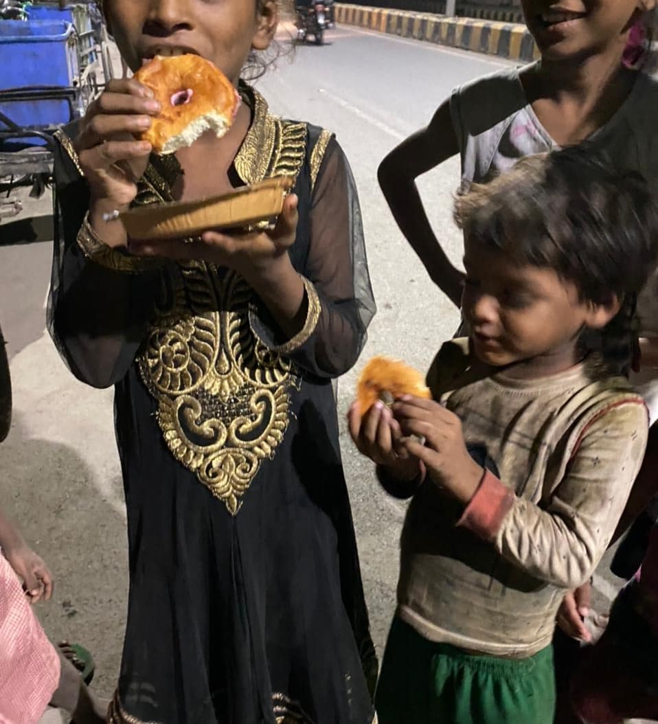 foundation_so's tweet photo. #SOच #Prayagraj
#letsspreadsmile
एक Soच आपकी ख़ुशियों के लिए 
Food donation Drive by Soच foundation prayagraj 
@Anamika55846562 @PankajBofficial @narendramodi @ManKIbaatPMmodi @mygovindia @SadhviNiranjan @myogiadityanath @aajtak @sunilbansalbjp https://t.co/ezDAg1a4sb