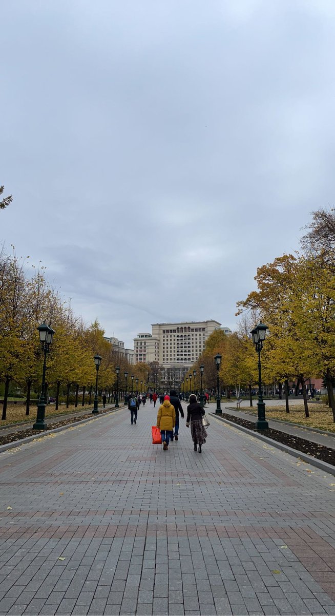 Oalflasii's tweet photo. Autumn in Moscow 🍁 https://t.co/njrRfuQoHS