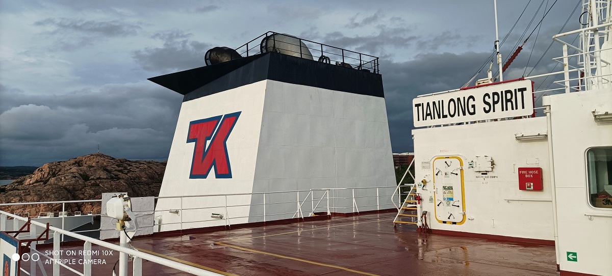TeekayCorp's tweet photo. 📸 #photoalert!
Thank you Second Officer Chen for these stunning snippets of the Tianlong Spirit docking in Sweden. #TeekaySpirit https://t.co/goGnoKoh1T