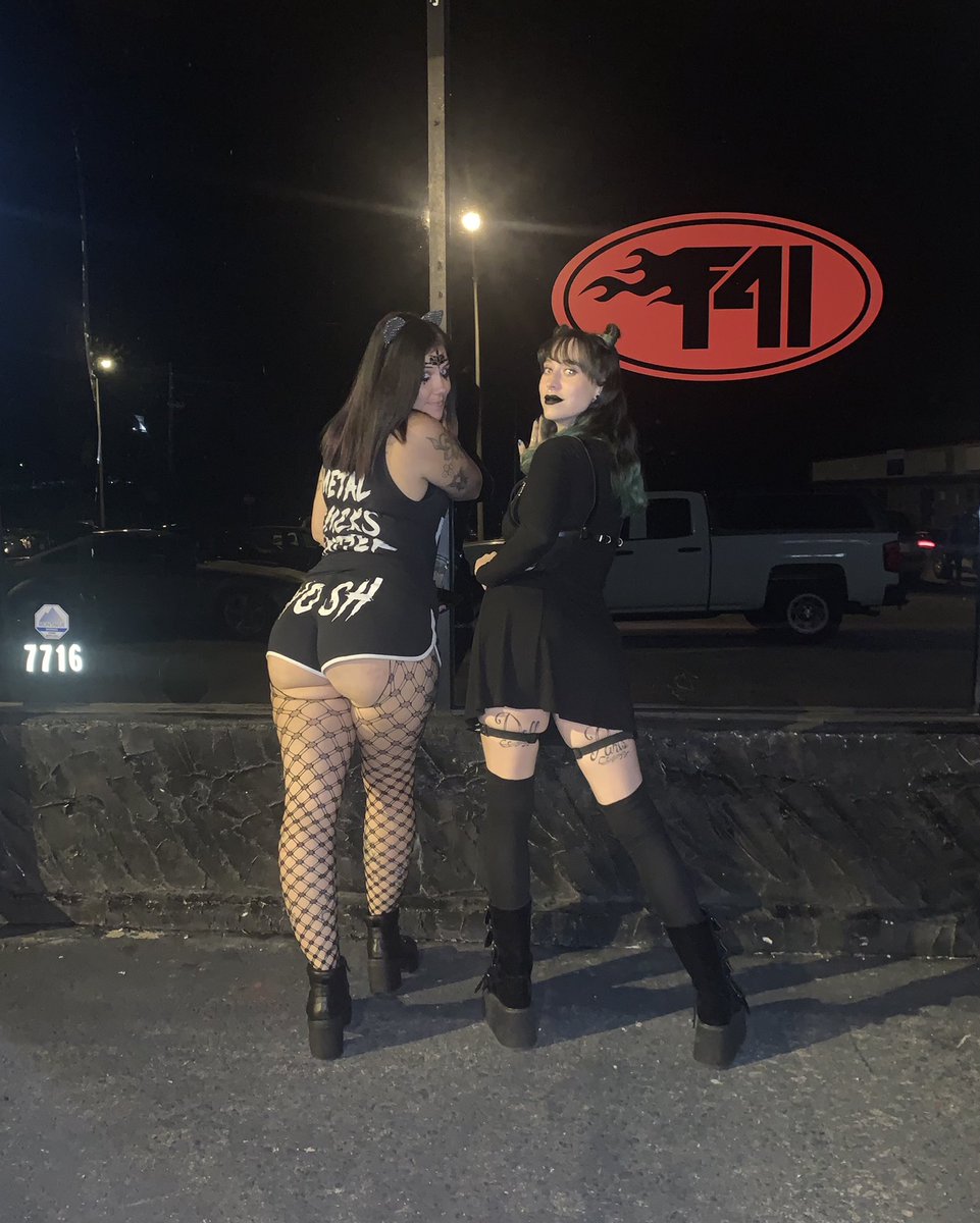 Do you wanna see some ass? 