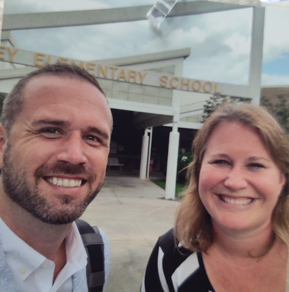 EasleyYrElem's tweet photo. Today we celebrated two amazing leaders in our school! We appreciate Mrs. Hauser and Mr. Bugajski for all that they do for the kids and staff! Happy Boss' Day!! #BeEasley #WeAreDps https://t.co/VydVmg1Y11