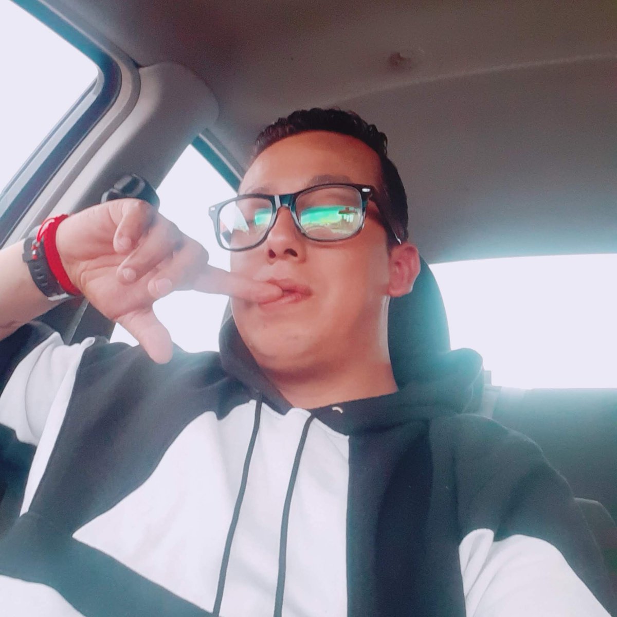 24Manci's tweet photo. #NuevaFotoDePerfil https://t.co/3v272eG4aM