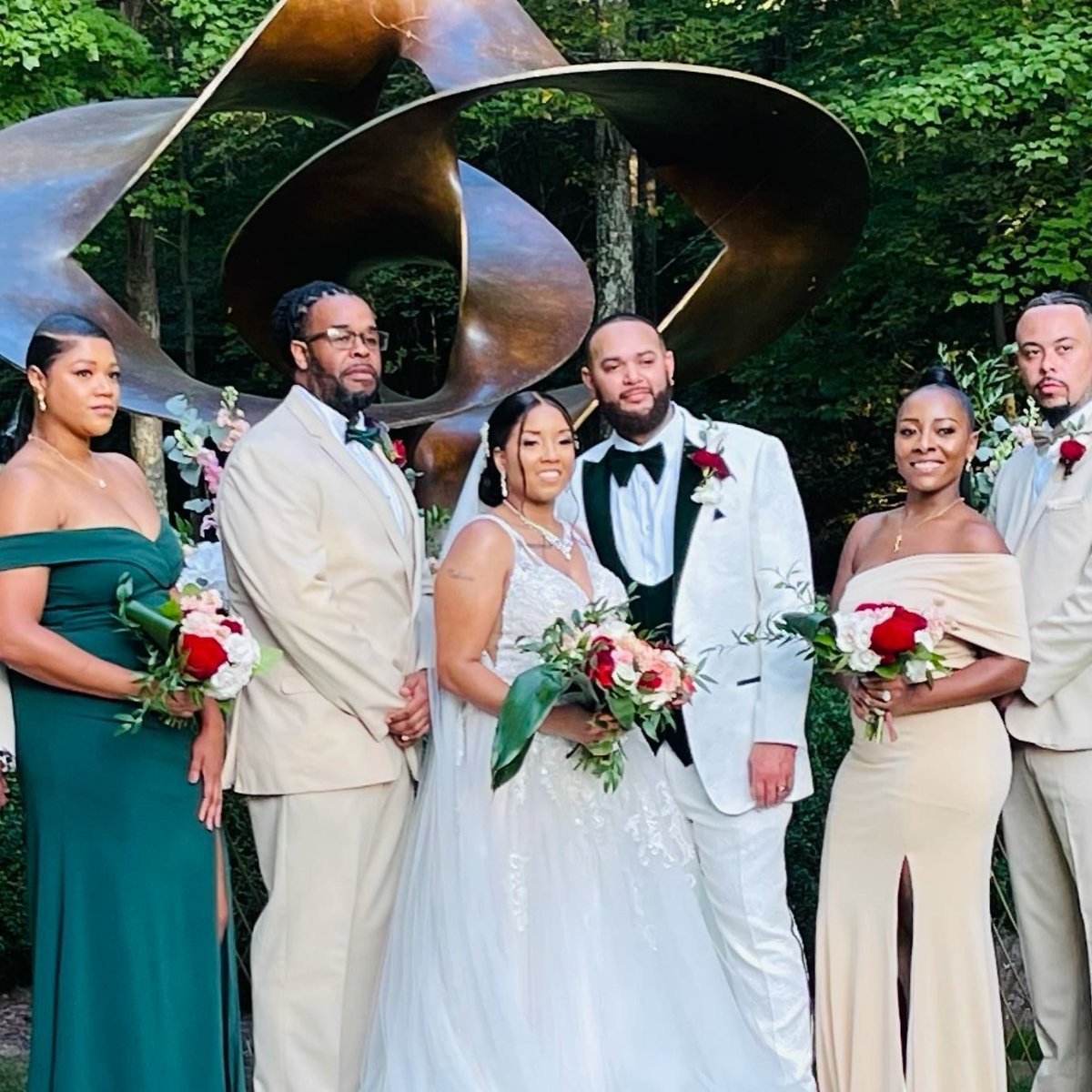 TreBellaEvents's tweet image. Flowers make your magical day even more special. It's my privilege to create arrangements that speak to your style soul and pair beautifully with your bridal party for a cohesive look and a lifetime of memories.