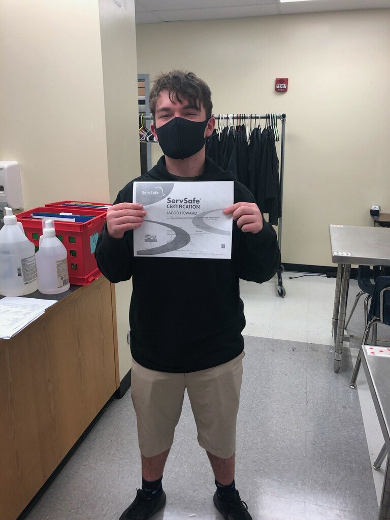 HeightsFACS's tweet photo. ππ»ππ»ππ» to @HeightsHSusd259 Culinary students for earning their ServSafe Managers certification. These industry certification make these @WichitaUSD259 students #FutureReady. #HeightsCulinary #CTE #KSProStart #Graduation+ https://t.co/liiZ7snmRW