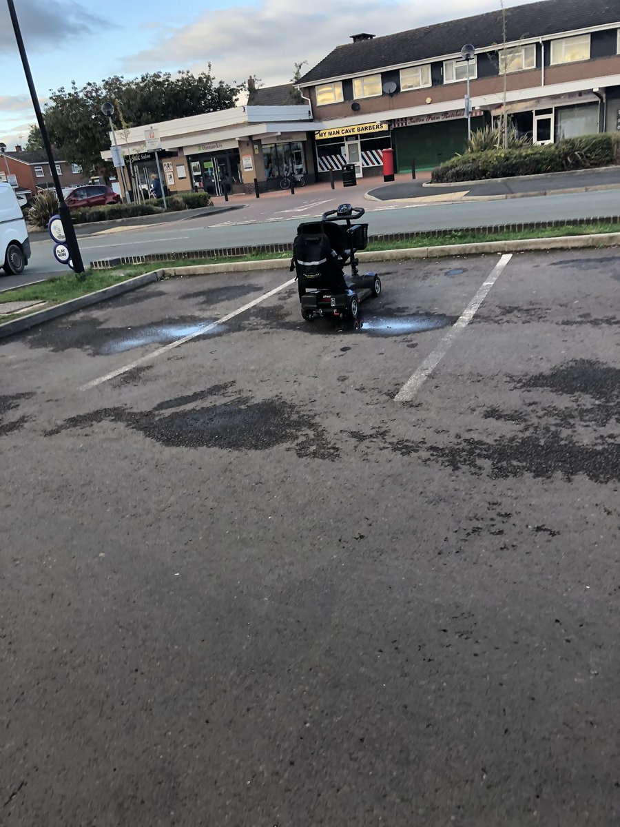Wadeooo22's tweet photo. Some excellent parking in #Shrewsbury today 👏🏻 https://t.co/7FEU9TB0VQ