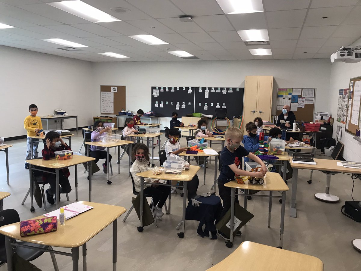 ddwhdsb's tweet photo. Thank you to our amazing Superintendent Mr. Eatough for visiting DDW today.  The staff and students were so pleased to show you how well we have settled into our new school!  @eatoughr https://t.co/tstSiHyJI4