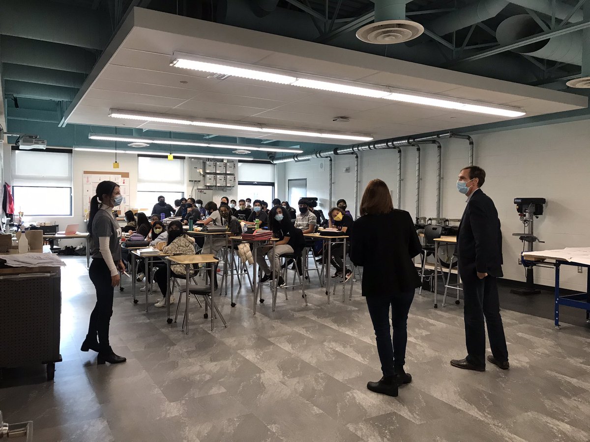 ddwhdsb's tweet photo. Thank you to our amazing Superintendent Mr. Eatough for visiting DDW today.  The staff and students were so pleased to show you how well we have settled into our new school!  @eatoughr https://t.co/tstSiHyJI4
