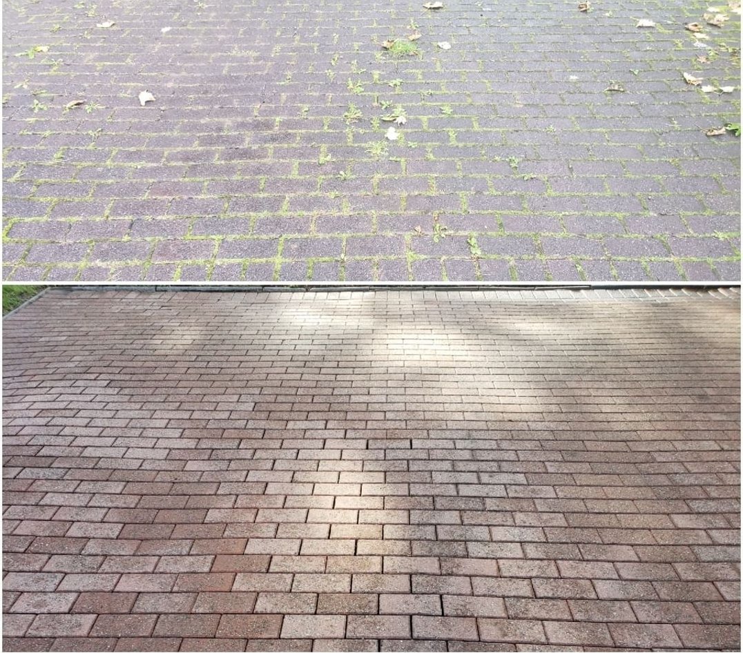 MjmWashing's tweet photo. Was asked to this clean asap due to house being sold. Customer is going to resand and chemically clean the black spots themselves.

#Edinburgh #businessowner #pressurewashing https://t.co/uh0IiKwRLL