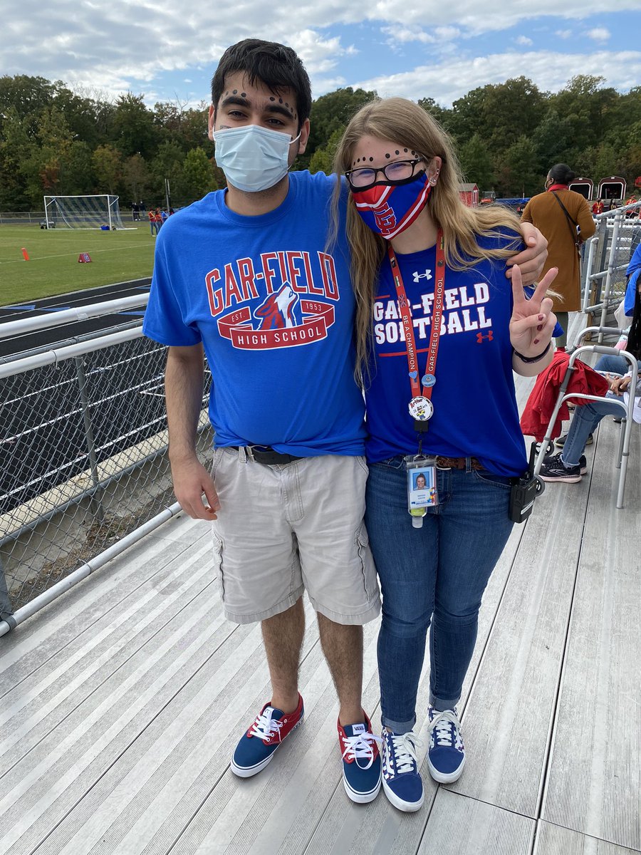 MrsCahow_GFHS's tweet photo. Successful spirit Friday with these awesome people ❤️💙🤍 we officially opened up our Champion’s Café for breakfast this morning and ended the day with a pep rally outside! 🎉✨🤗 #SpiritWeek #ChampionsCafe #GFRedWolves #Teacher #Coach #BeAChampion https://t.co/WZMECFWxwU