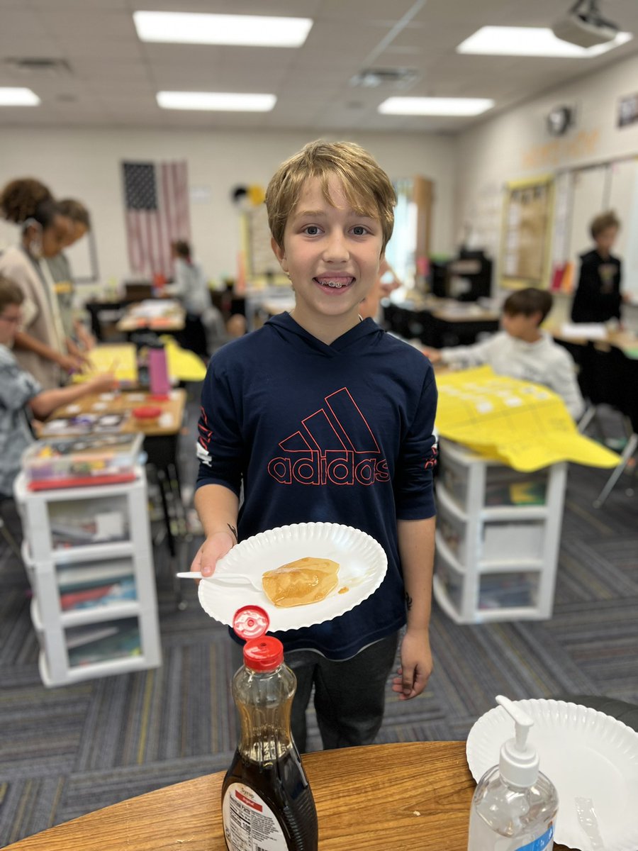 MrsNellyGWC's tweet photo. The Chemical Change Café officially opened for business! Our amazing ECE student from @RichmondHill_HS helped us with the first few orders, too! 🥞🧈🍁😋 #iteachfifth #iteachscience #CTAE #mesrocks #mesisourhappyplace #pictureperfectscience https://t.co/Qgh2tfoHp2
