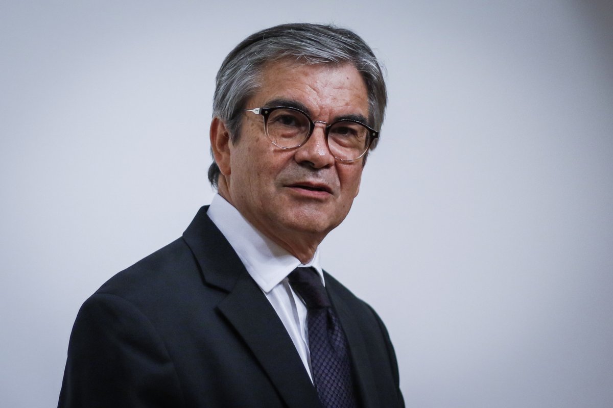 Gobierno ratificó a Mario Marcel como presidente del Banco Central por un nuevo período bit.ly/3C2lsLA