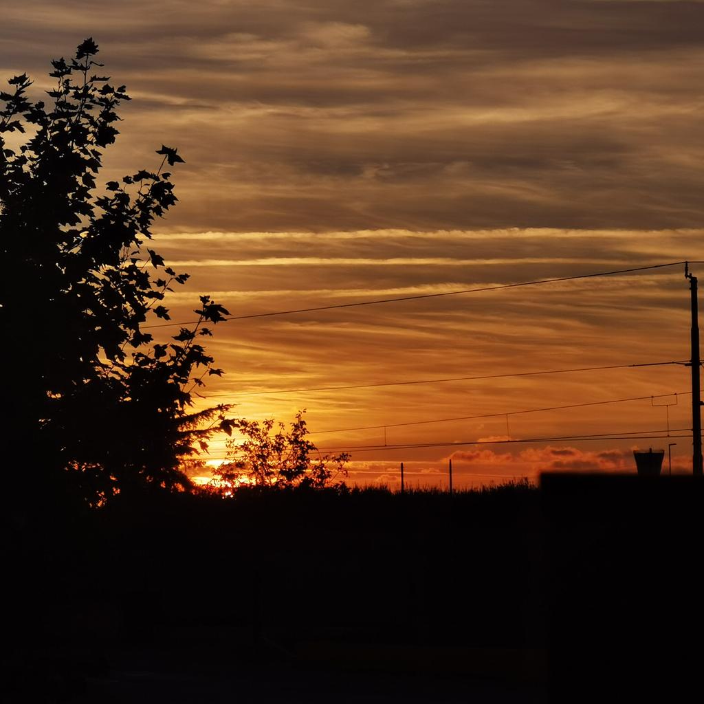 3 stripes at #sunset ❤️

#sunsetphotography #tramonto #emotional #sunsets