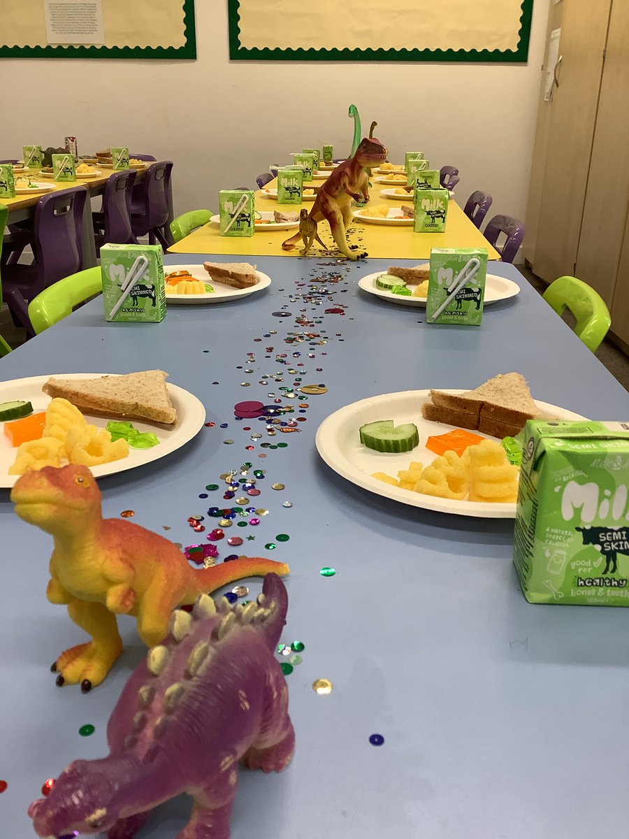 olive_bham's tweet photo. Reception enjoyed a ROAR-some picnic today to complete their dinosaur topic! #Dinosaurs #EYFS #EndofUnit #Picnic https://t.co/fQhsYsTcy1