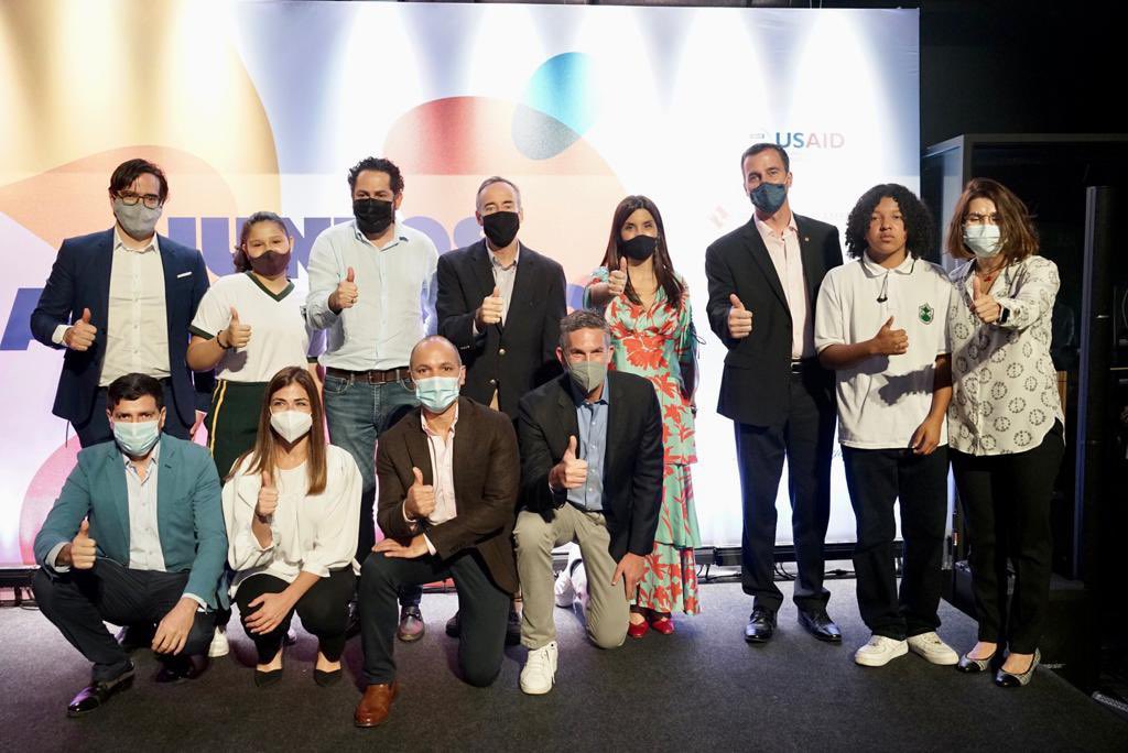VictoriaBxE's tweet photo. Hoy en #Medellín acompañamos el lanzamiento de #JuntosAprendemos, programa que busca fortalecer la calidad de la educación y la inclusión de la población migrante, retornada y de las comunidades de acogida en el sistema educativo del país. Porque la  #EducaciónEsEquidad https://t.co/qDOgOwJsL9