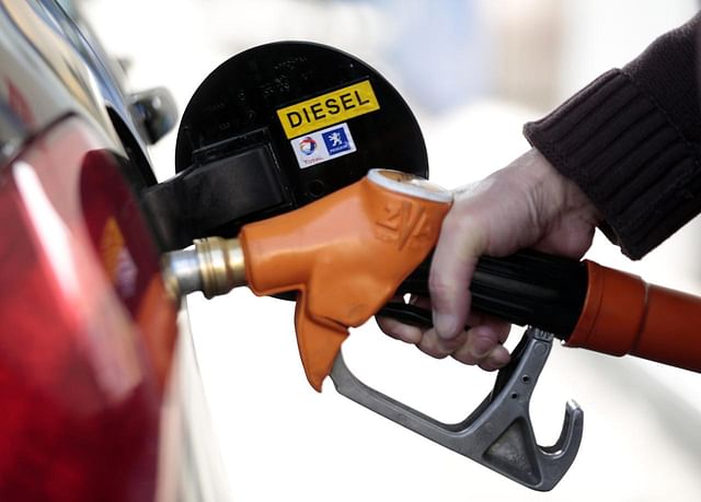 ArmanMiah305's tweet photo. About 40 million #French citizens are receiving financial assistance to increase fuel prices
#France https://t.co/nzT5aqNd2f