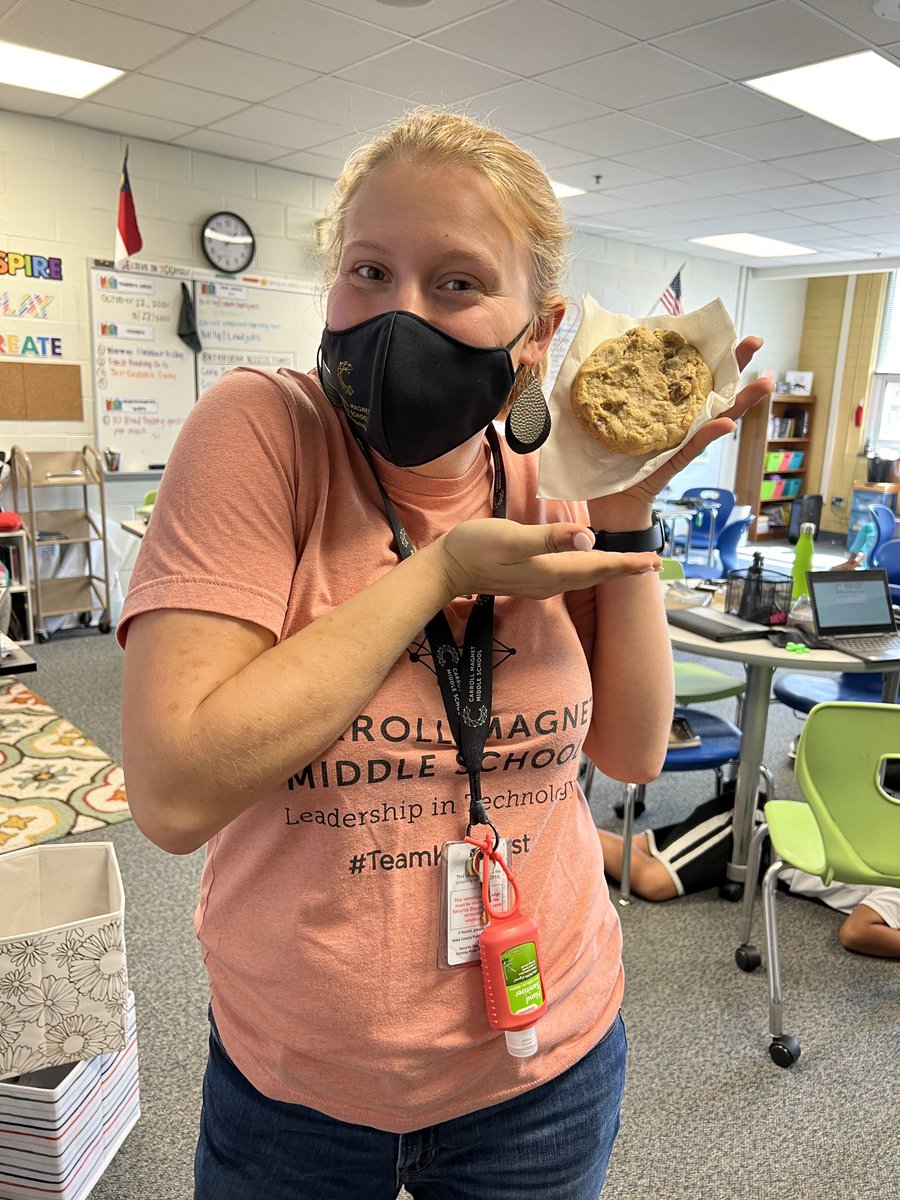 Fridays are for cookies. Thanks for the treat! #teamkidsfirst ⁦<a href="/CMMSCougars/">Carroll LT Magnet</a>⁩ ⁦@mrsmyers_20⁩