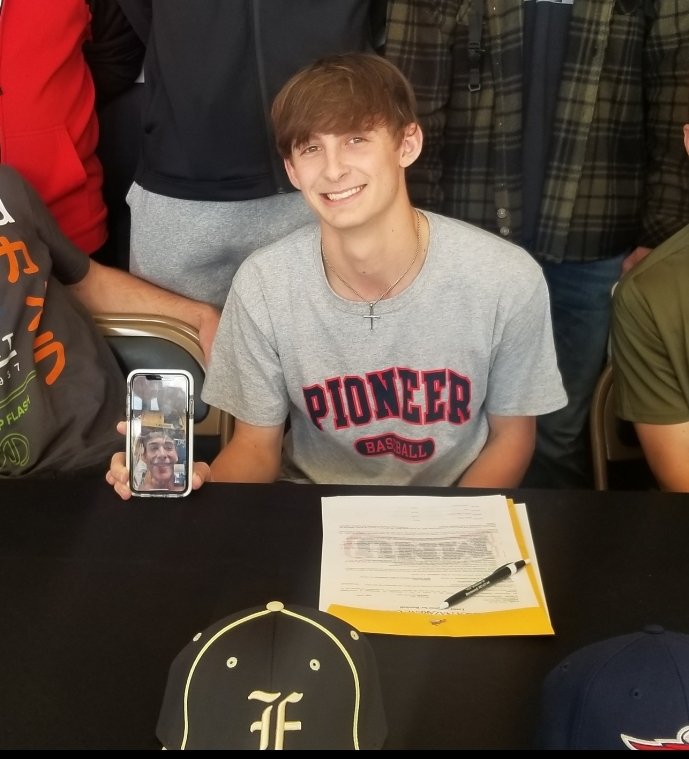 FHSKnightsBB's tweet photo. Congratulations to Clayton Komar and his family on signing his letter of intent to play baseball and continue his academic career next fall at MidAmerica Nazarene in Olathe, Kansas! More proof that great things happen to those who work hard!! Congratulations Clayton! #BKBASEBALL https://t.co/JlwlE53GdS