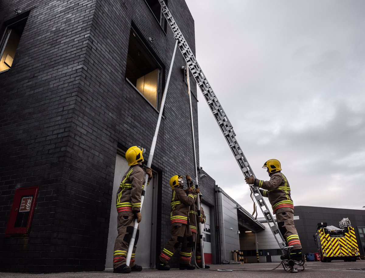 SteveAir_'s tweet photo. Day 15- The end of a great three weeks training. Foam - NILO - Working with water and ladders - Ladder / Hose reel competition and a chat with @graeme_binning 
The BA phase now begins.

@NlandFRS @N_landCouncil #firefighter #fire #rescue #Northumberland #nfrs #training https://t.co/aRS05thWEH