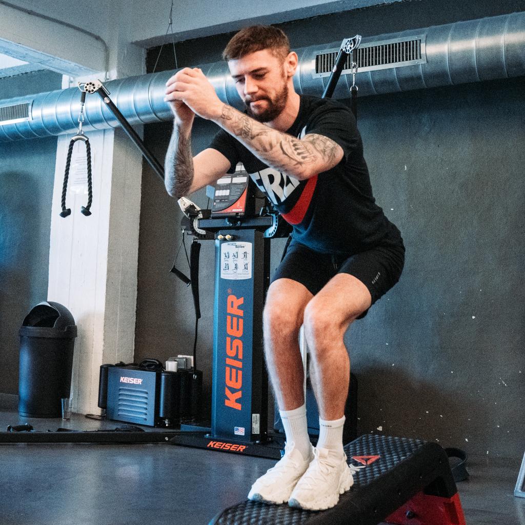 "The pain you feel today will be the strength you feel tomorrow."  <a href="/indinhio/">Indy Boonen</a> 💪