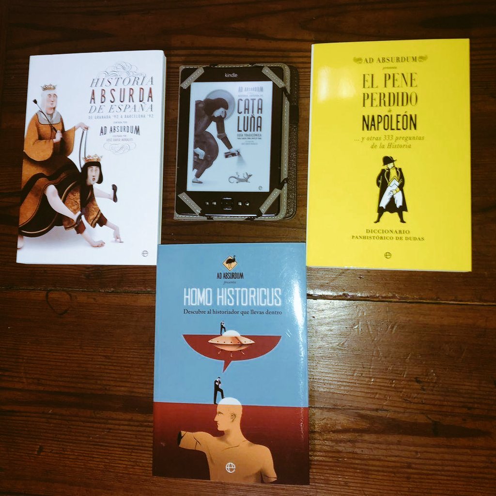 Nvmantinvs's tweet photo. Ya completé (de nuevo) la colección de los grandes de @AdAbsurdum .
Como sigan por ese camino habrá que ir buscando otra estantería. 

P.D.: ¡enhorabuena, máquenas! https://t.co/6xnZnlULiK