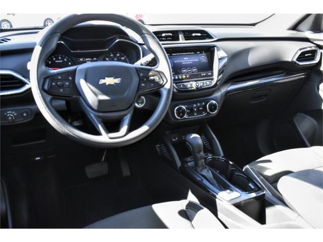 KellyG_Honda's tweet photo. This pre-owned 2021 #Chevrolet #Trailblazer LT🛣has a youthful style⚡️that's perfect for anyone with a busy life😎! You'll blaze trails in style🤩, with signature LED lighting, alloy wheels, and an athletic stance🏈!
Check it out today➡️: https://t.co/nmqcN90mBa
#kellygrimsley https://t.co/OxDILDLrCY