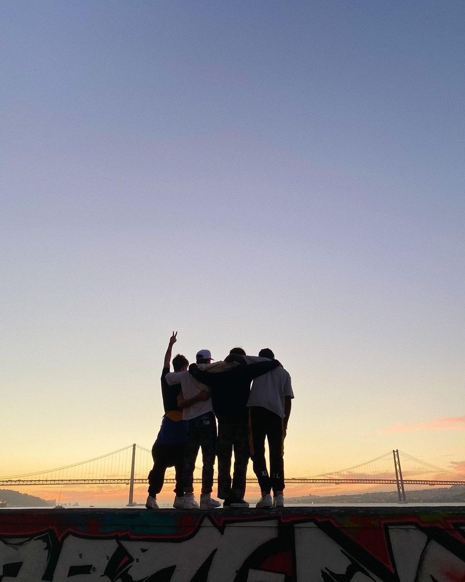 w4llsnitedhs's tweet photo. por favor now united foquem em fazer mais vídeos clipes assim, a espontaneidade e a felicidade que eles transmitiram nesses clipes foram incríveis #NowUnitedIGotYou #NowUnitedAnythingForYou https://t.co/cbtgvNOXZK