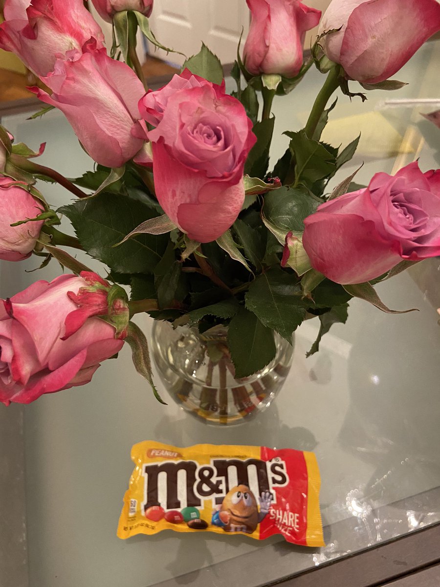 kavetta1908's tweet photo. Another PRIDEful Moment: Feeling the love ❤️. Happy Boss’s Day and Principal Month.  The tiara 👸🏽 https://t.co/e2YnhyumD0