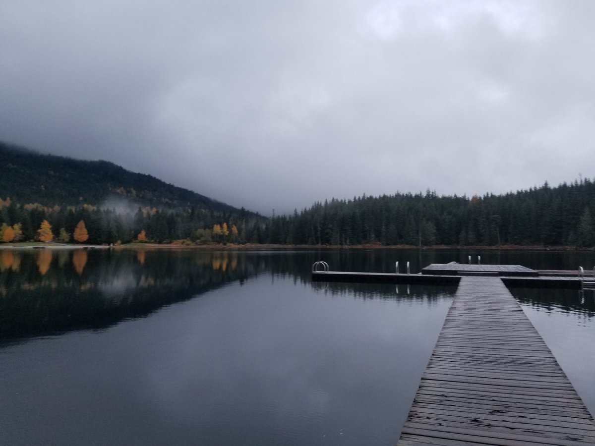 ShanRmurph's tweet photo. Lost Lake all to myself on a little pre-conference run. #coho2021 https://t.co/6c0tRzREQd