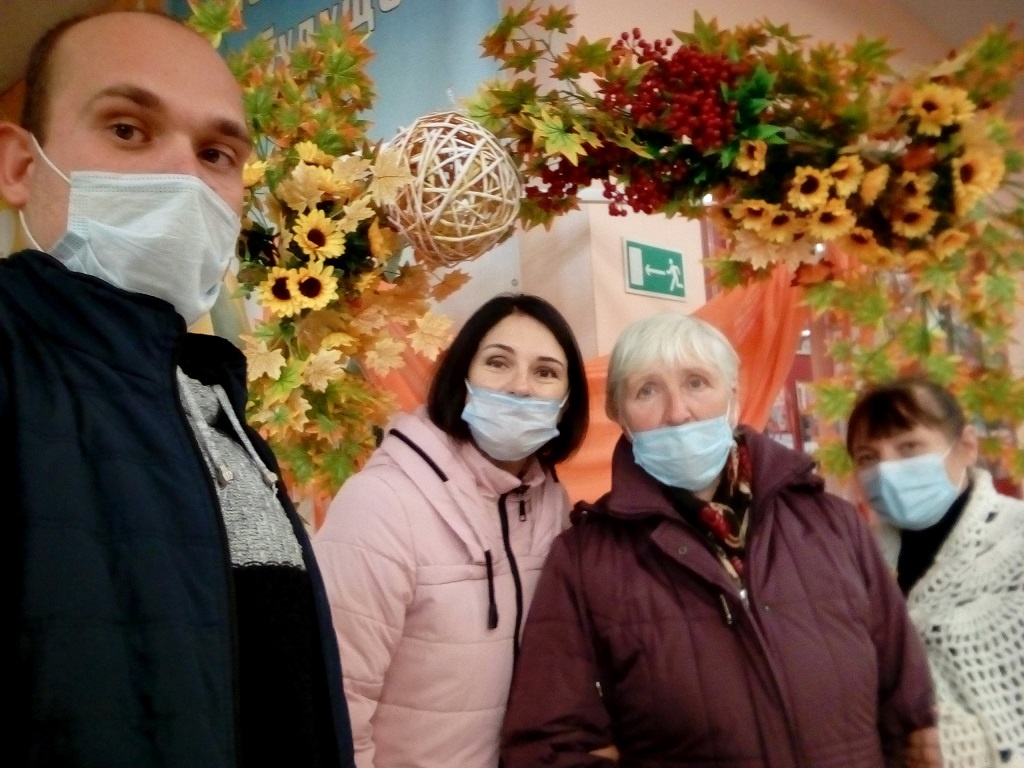 psk_msdk's tweet photo. Приняли участие в культурной экскурсии, совершив выездную поездку в Ракитянский ЦКР. Вместе с участницами вокального ансамбля "Настроение" посмотрели концерт Белгородской государственной филармонии. Море аплодисментов, овации звучали в адрес артистов, а мы- зрители получили... https://t.co/bNtpefTLUJ