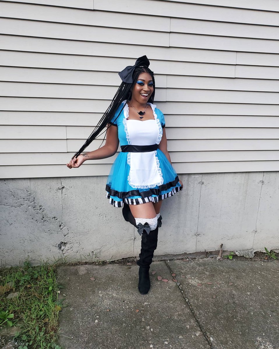 BeautiesGalaxy's tweet photo. "'Who in the world am I?' Ah, that's the great puzzle!" 💙
#aliceinwonderland #melaninbeauties #melaninqueen #melaninaddicted #beauty #bestoftheday #MOTD #glam #explorepage #explorepageready #melanin #smallbussinessowner #indiebeauty #queening #pressure #queen #nynative https://t.co/sMiEEGKq98