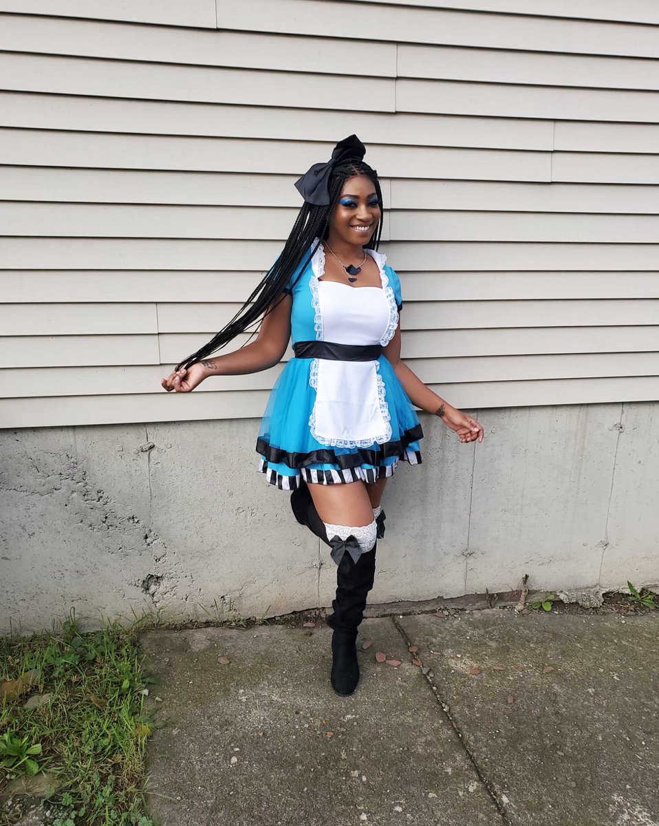 BeautiesGalaxy's tweet photo. "'Who in the world am I?' Ah, that's the great puzzle!" 💙
#aliceinwonderland #melaninbeauties #melaninqueen #melaninaddicted #beauty #bestoftheday #MOTD #glam #explorepage #explorepageready #melanin #smallbussinessowner #indiebeauty #queening #pressure #queen #nynative https://t.co/sMiEEGKq98
