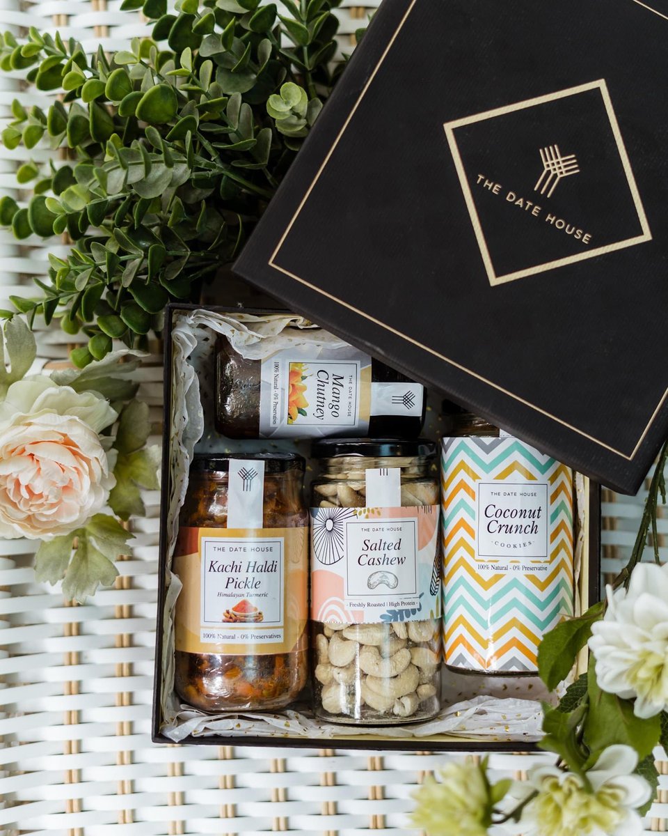 TheDateHouse1's tweet photo. Nothing says I LOVE YOU like a box filled with a variety of assorted luxurious goods. Shop your gift hamper today!

Shop here ➡️ https://t.co/Dc2Lv5WFlY #Diwali2021 #gift #Diwali https://t.co/2WIZxfuvZ1