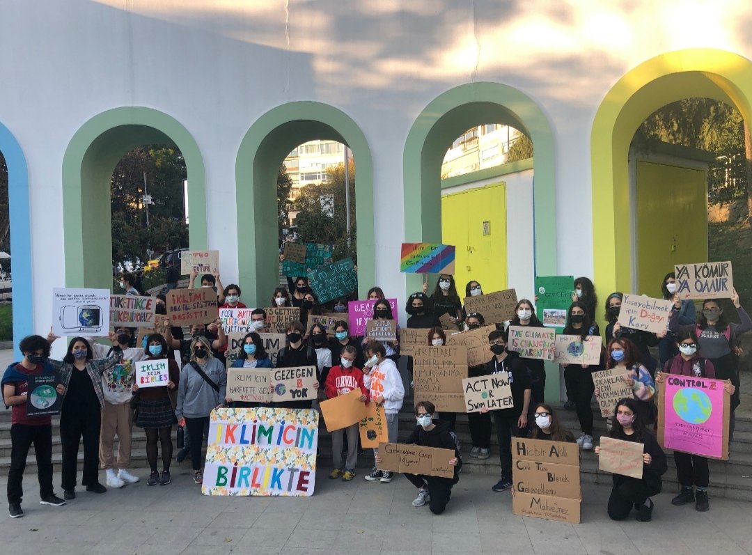 My 118th week on #SchoolStrike4Climate
Global Climate Strike in Istanbul before COP26