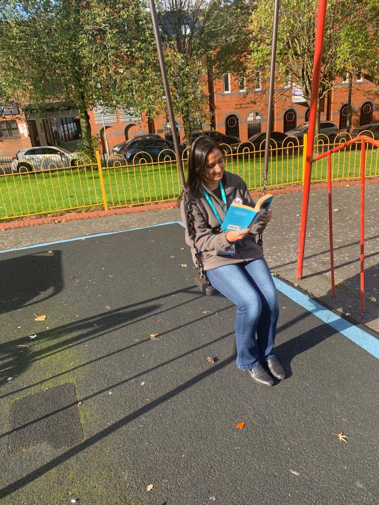 MrsHirjiTindal's tweet photo. A wonderful place to read a book. Where is your favourite place to read? #ArkReads #TeamTindal @arktindal https://t.co/3q7uM73iIZ