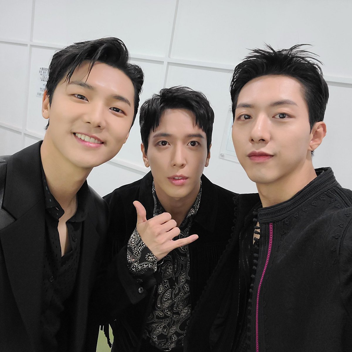 CN_FANCLUB's tweet photo. [📸] 유희열의 스케치북

#CNBLUE #씨엔블루 #WANTED #싹둑 #Love_Cut https://t.co/iBKSlDaOM1