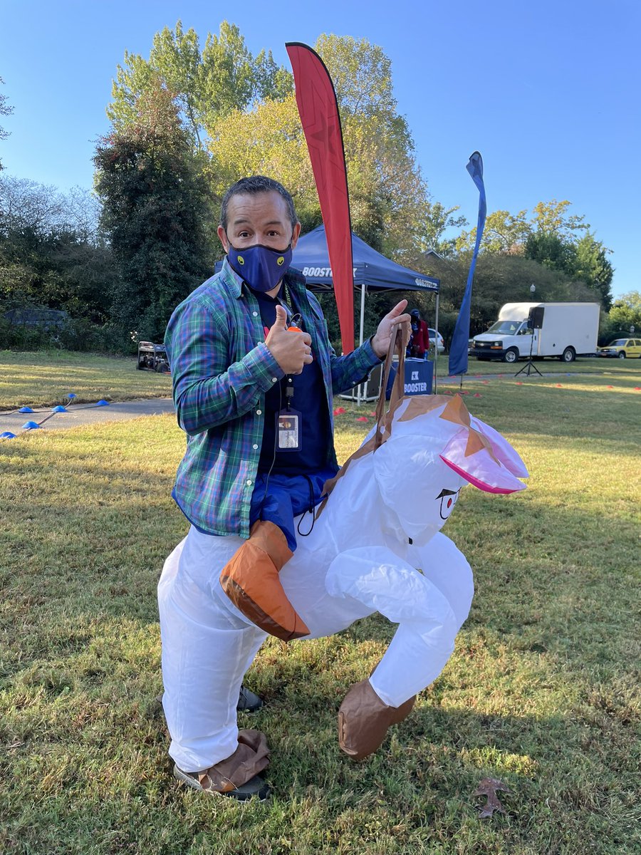 minqx's tweet photo. The best weather for #funrun 👟😎☀️ and @TerryHarness looked amazing on his #unicorn!! @SPARKpto @APS_SPARK https://t.co/gFm3OM39zI