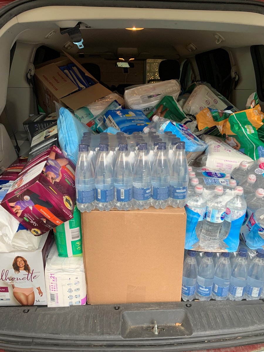 BbyServices's tweet image. Shoutout to Chris from the @LMCBureau for his generous donations of binders, coloured paper, water, bed pads and adult diapers toward our 2021 Burnaby Christmas Bureau! 🎅🎄

#burnabychristmasbureau #bbyservices #toyroom #burnaby #community